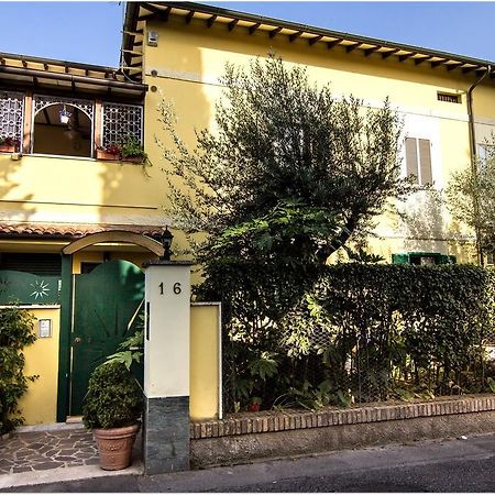 B&B Degli Amici Чампино Экстерьер фото