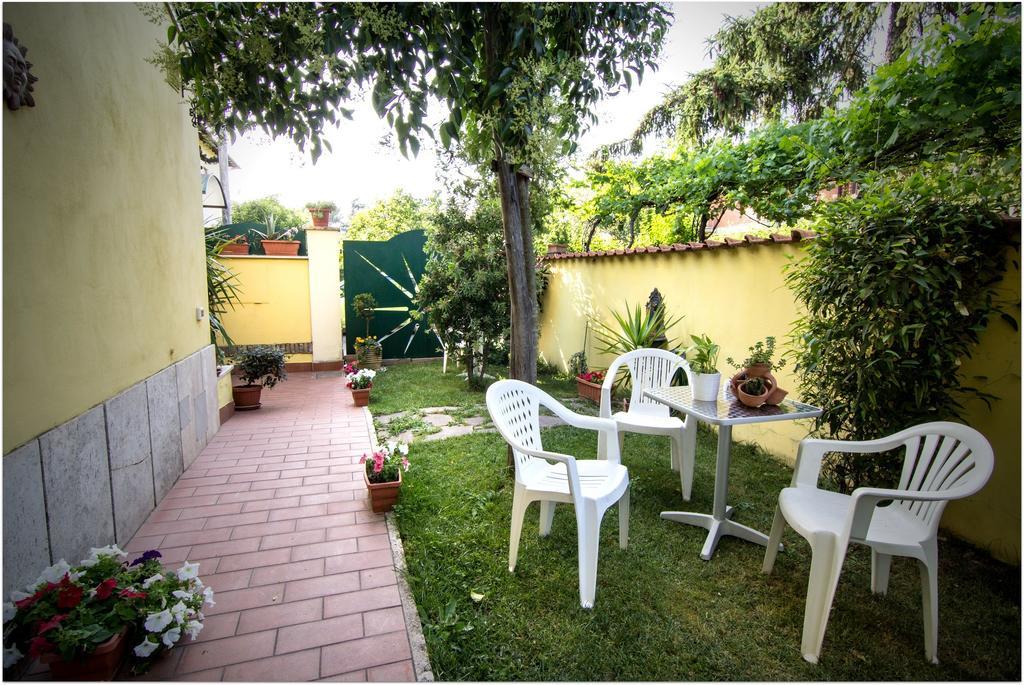 B&B Degli Amici Чампино Экстерьер фото